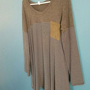 Black/white/green oversized shirt